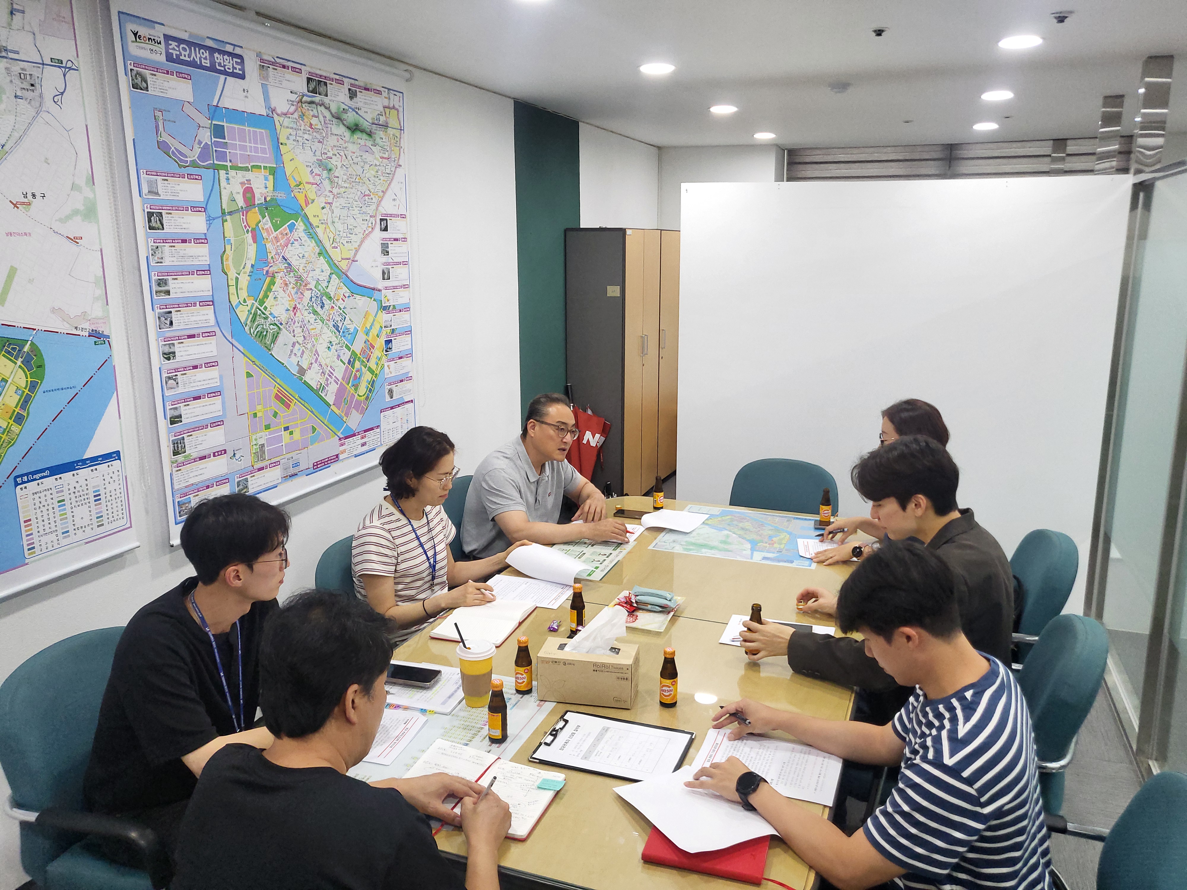 연수구는 지난 13일 지역 내 정당 현수막으로 인한 주민 불편 민원을 해소하고 보다 안전하고 쾌적한 도시환경을 조성하기 위해 정당 관계자 간담회를 개최했다